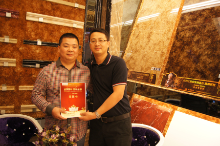 �W��֮��΢��ʯƷ�ƿ���(j��ng)����־�s�c���ۿ͑���Ӱ