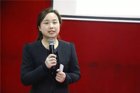 新明珠陶瓷集團(tuán)人力資源部資深講師夏巧麗
